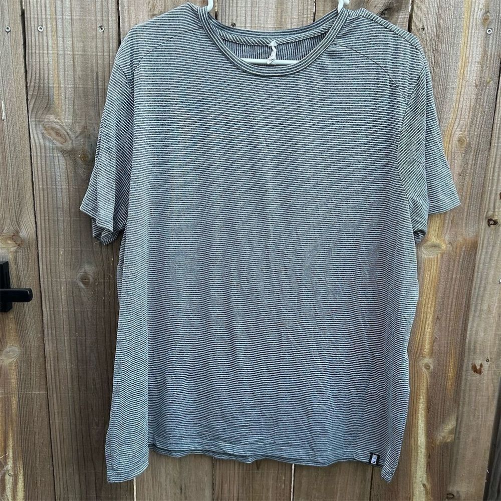 Glyder XL Gray Striped Crew Neck T-Shirt Casual Preppy Style